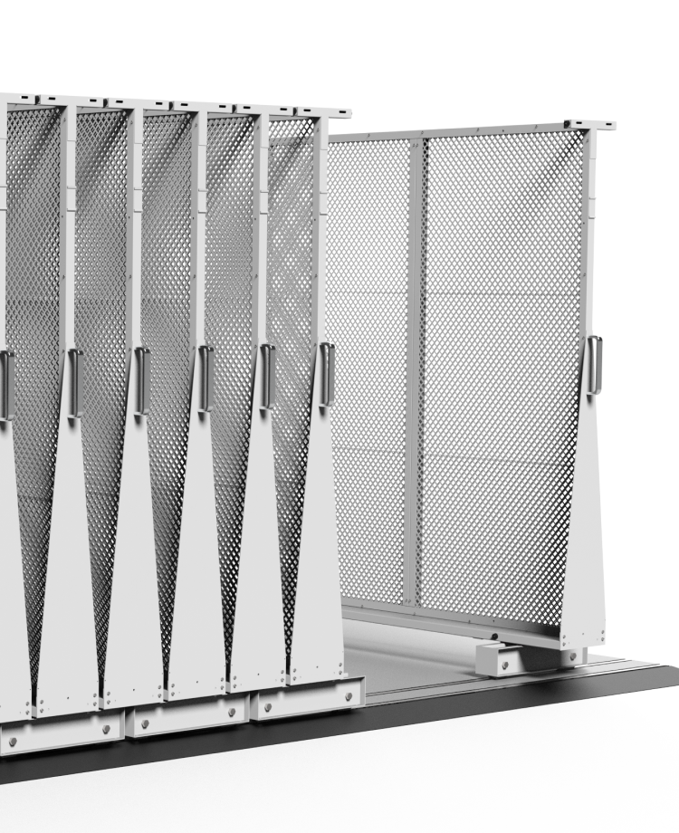 Configuraci&#243;n abierta de paneles met&#225;licos deslizantes.