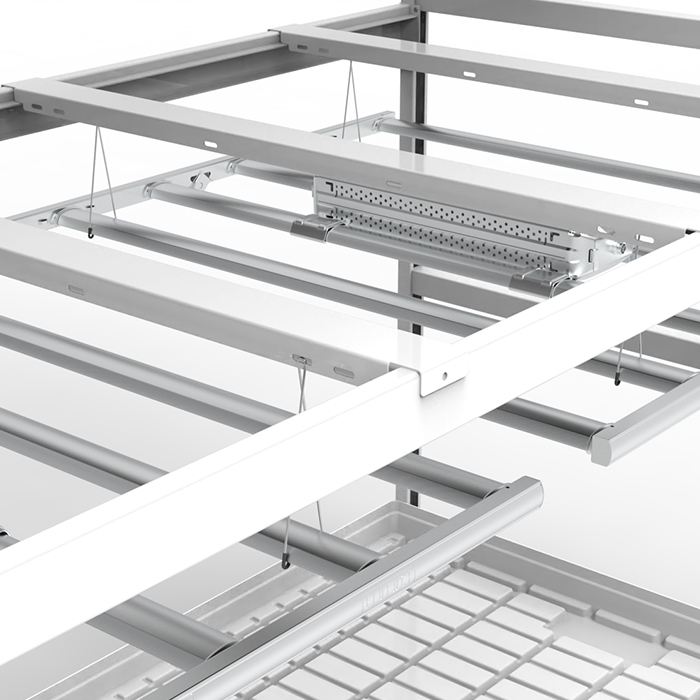 Estructura de estanter&#237;a met&#225;lica de tres niveles para almacenamiento modular.