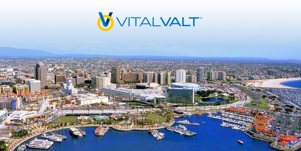 Vista a&#233;rea de Long Beach con el logo de Vital Valt.